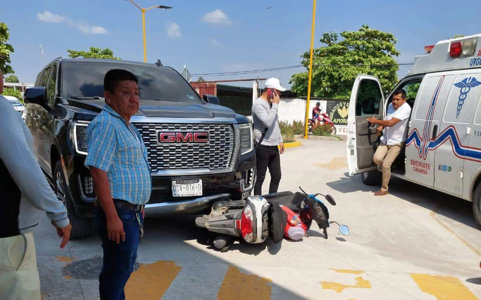 accidente de camioneta y moto